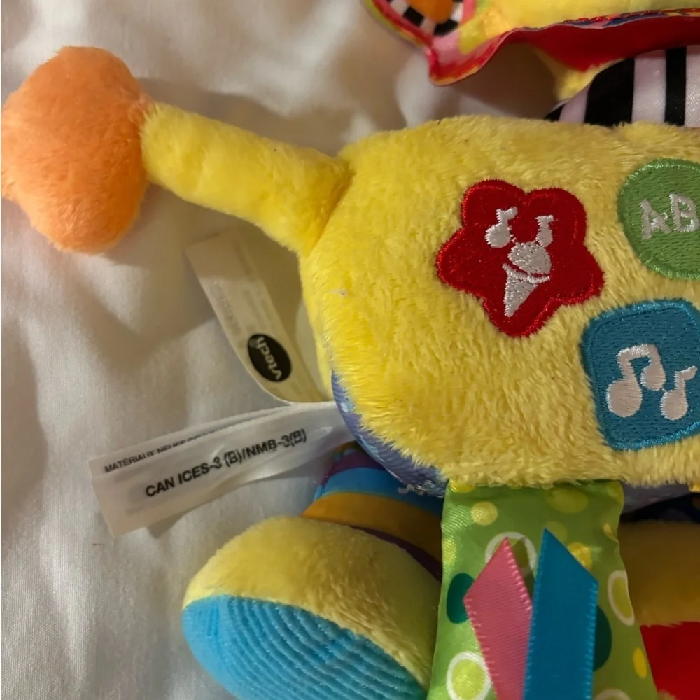 VTech Crinkle and Roar Lion, Yellow Vibrant Plush Lion Learning Toy